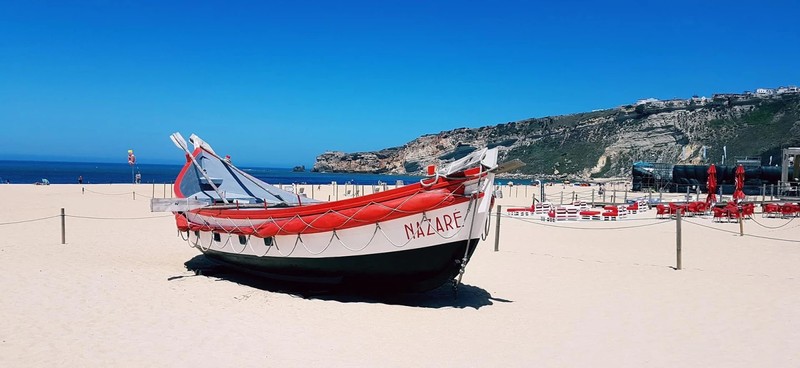Nazaré beach and cliffs